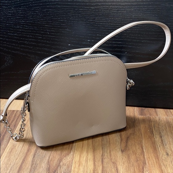 Steve Madden Handbags - Steve Madden crossbody purse